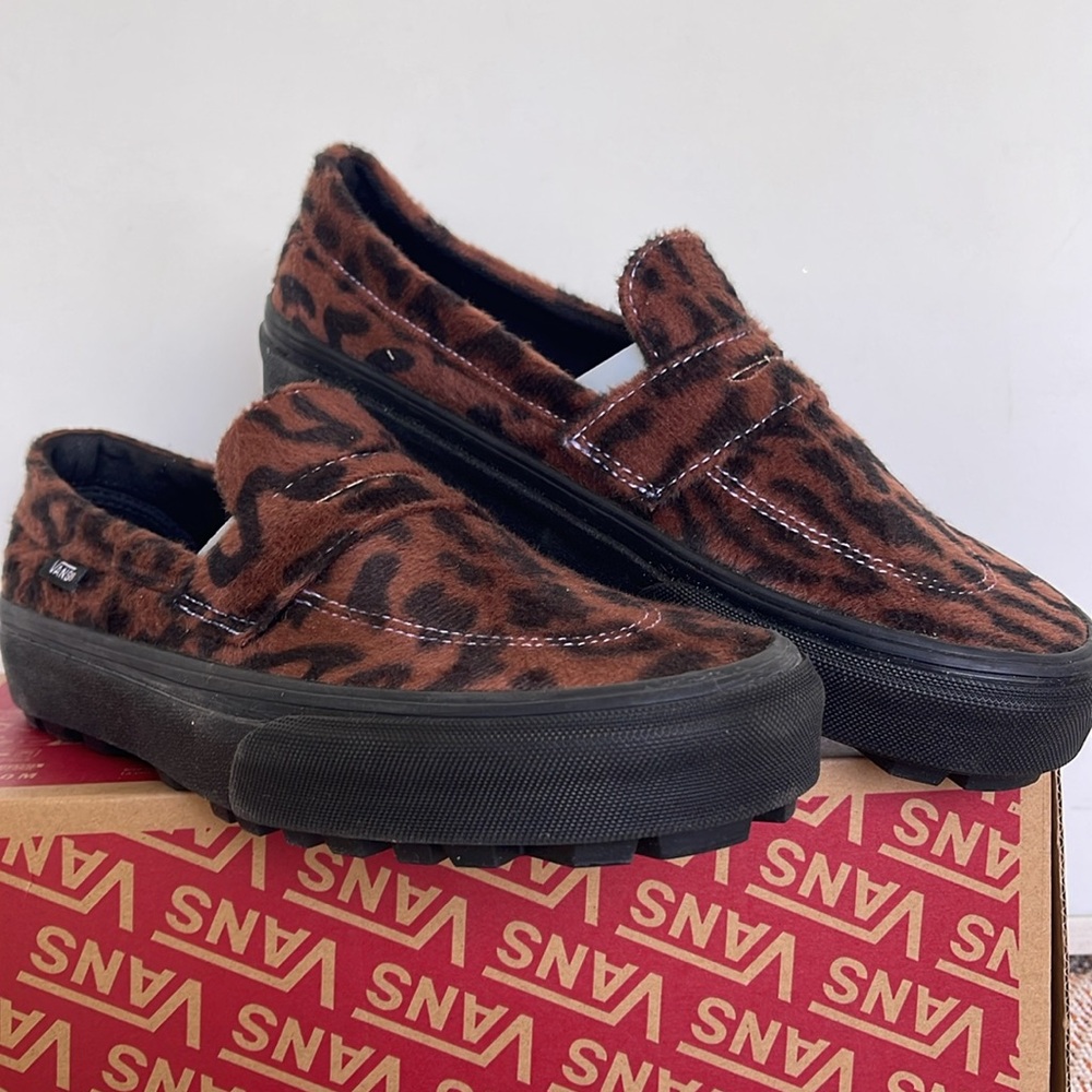 Van’s WMNS Style 53
Leopard Brown/Black
VN000CQPY49
Sneakers - Picture 4 of 16